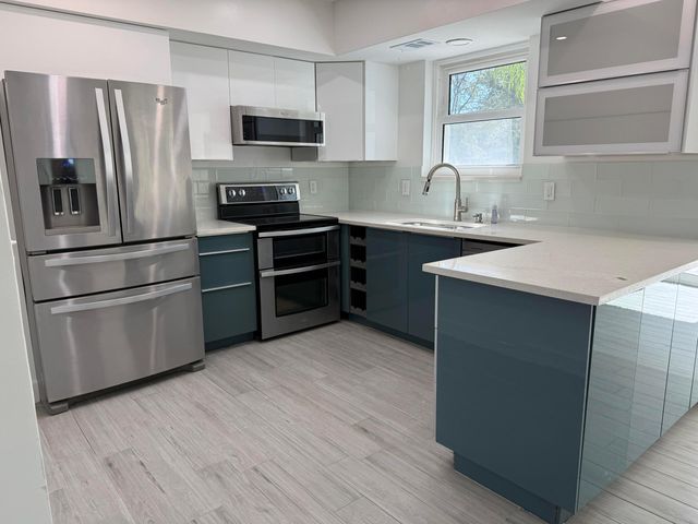 16 Ridgewood Circle, Tequesta, FL 33469