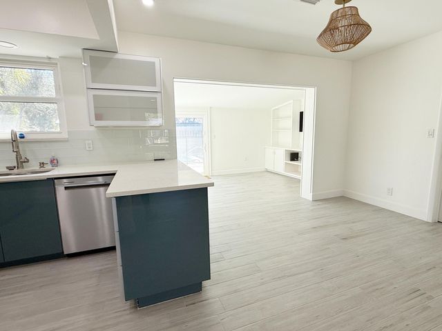 16 Ridgewood Circle, Tequesta, FL 33469