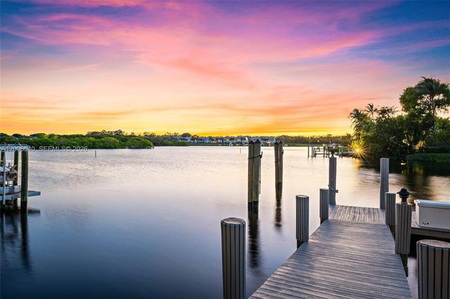 121 Commodore Dr, Jupiter, FL 33477