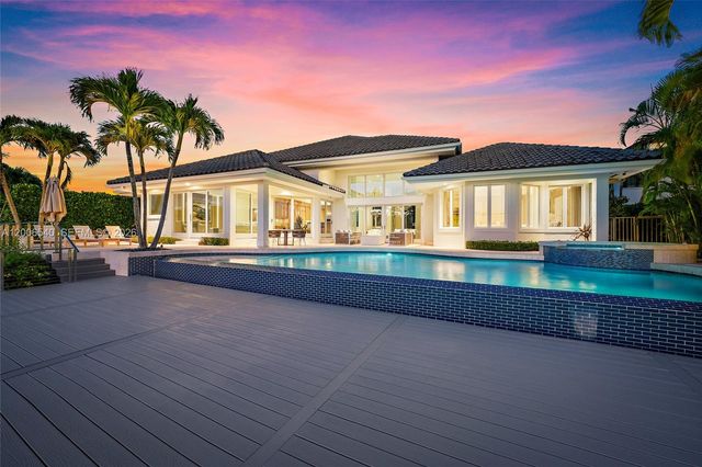 121 Commodore Dr, Jupiter, FL 33477