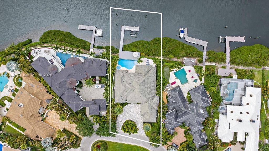 121 Commodore Dr, Jupiter, FL 33477
