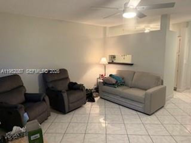 900 SW 11th Ave 4C, Hallandale Beach, FL 33009