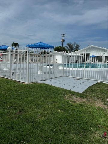 900 SW 11th Ave 4C, Hallandale Beach, FL 33009