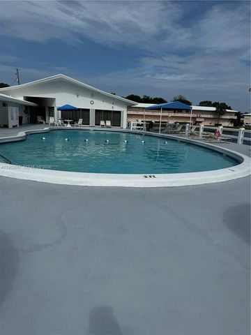 900 SW 11th Ave 4C, Hallandale Beach, FL 33009