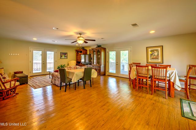 39 Harrison Road, Bay Saint Louis, MS 39520