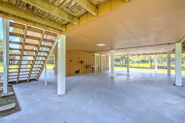 39 Harrison Road, Bay Saint Louis, MS 39520