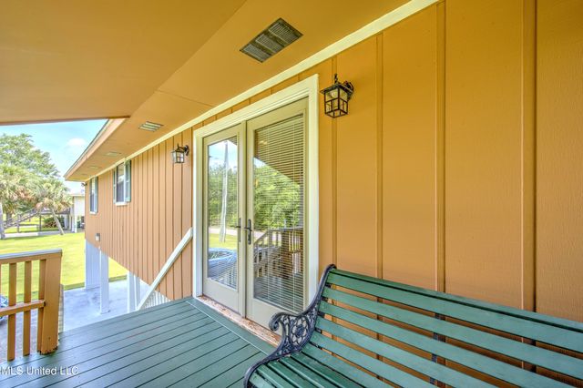 39 Harrison Road, Bay Saint Louis, MS 39520