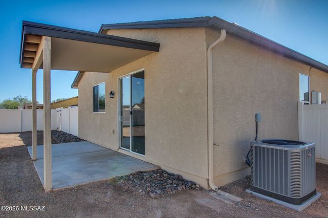 8296 W Razorbill Drive, Tucson, AZ 85757