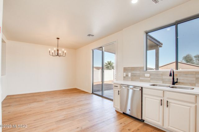 8296 W Razorbill Drive, Tucson, AZ 85757