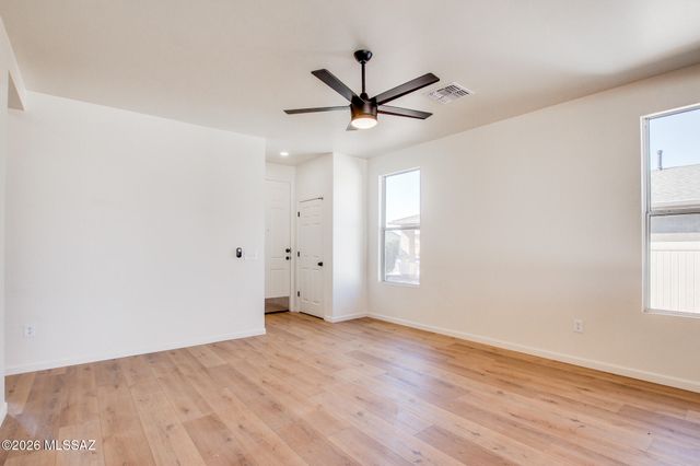 8296 W Razorbill Drive, Tucson, AZ 85757