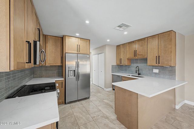 3628 W BANFF Lane, Phoenix, AZ 85053