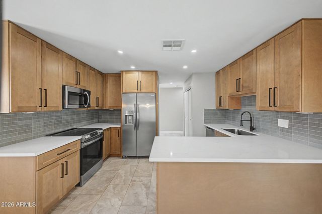 3628 W BANFF Lane, Phoenix, AZ 85053