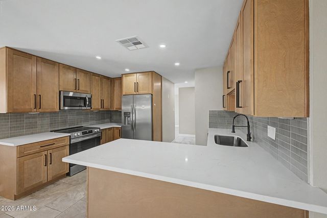 3628 W BANFF Lane, Phoenix, AZ 85053