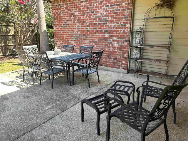 10831 N Shoreline Dr, Baton Rouge, LA 70809