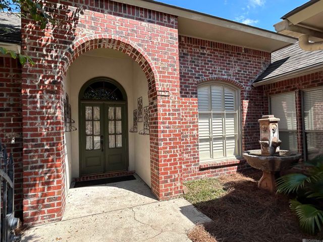 10831 N Shoreline Dr, Baton Rouge, LA 70809