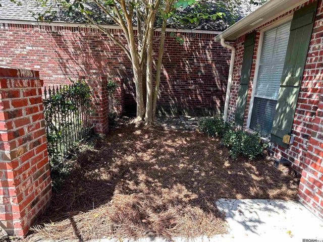 10831 N Shoreline Dr, Baton Rouge, LA 70809