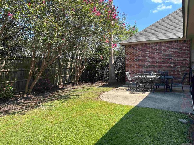 10831 N Shoreline Dr, Baton Rouge, LA 70809