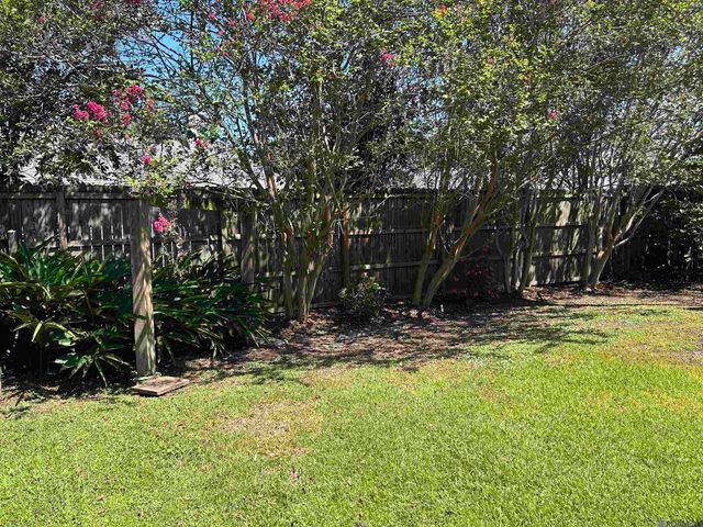 10831 N Shoreline Dr, Baton Rouge, LA 70809
