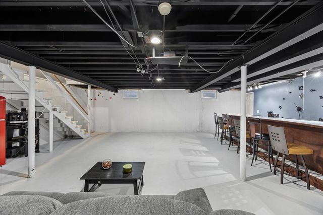 18311 Holland Road, Lansing, IL 60438