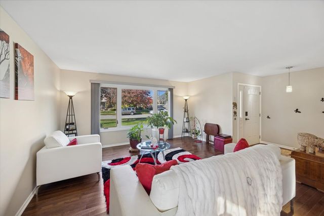 18311 Holland Road, Lansing, IL 60438