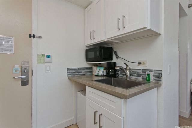 444 Kanekapolei Street 1204, Honolulu, HI 96815
