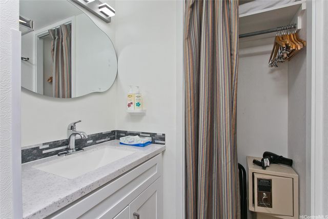 444 Kanekapolei Street 1204, Honolulu, HI 96815