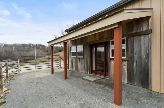 2886 Fly Rd, Santa Fe, TN 38482