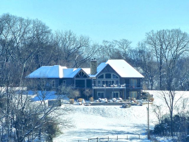 2886 Fly Rd, Santa Fe, TN 38482