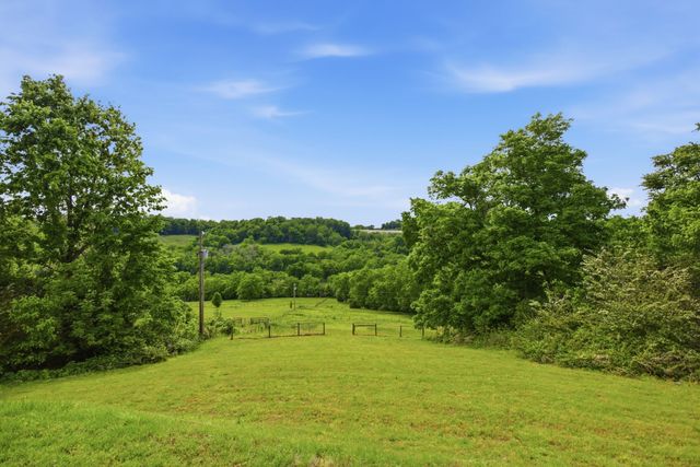 2886 Fly Rd, Santa Fe, TN 38482