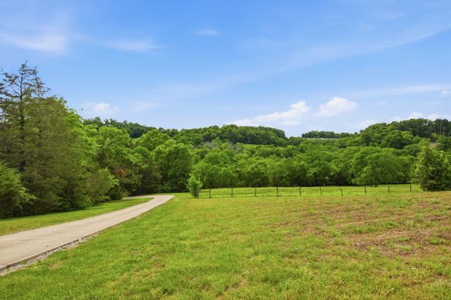 2886 Fly Rd, Santa Fe, TN 38482