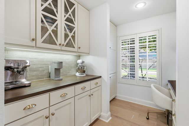 9677 Crestedge Drive, Dallas, TX 75238
