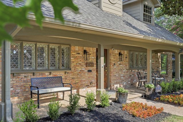 9677 Crestedge Drive, Dallas, TX 75238