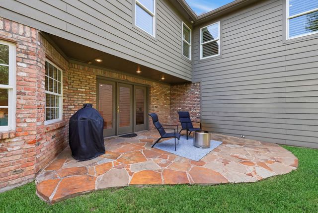 9677 Crestedge Drive, Dallas, TX 75238