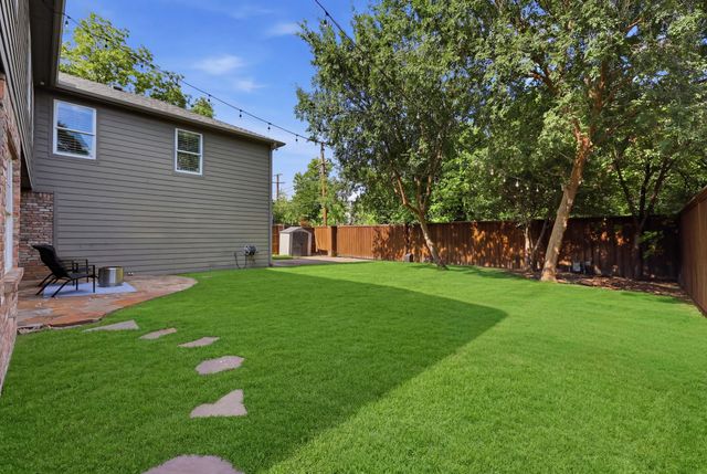 9677 Crestedge Drive, Dallas, TX 75238
