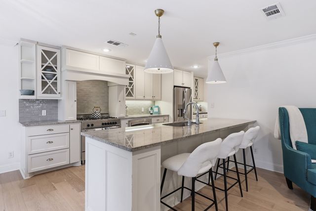 9677 Crestedge Drive, Dallas, TX 75238