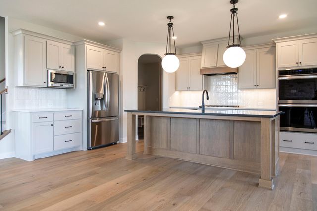 3710 Knightsbridge Lane N, Lake Elmo, MN 55042