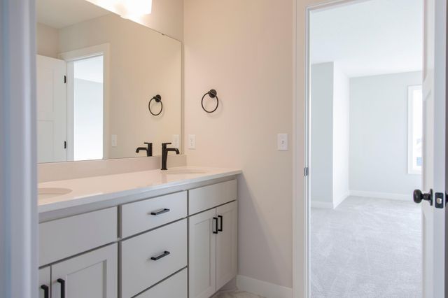 3710 Knightsbridge Lane N, Lake Elmo, MN 55042