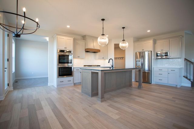 3710 Knightsbridge Lane N, Lake Elmo, MN 55042