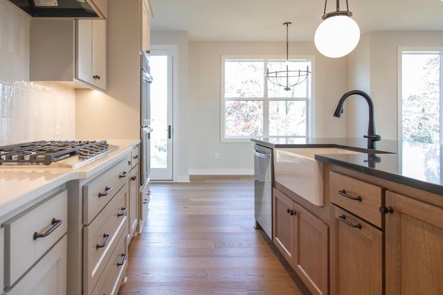3710 Knightsbridge Lane N, Lake Elmo, MN 55042