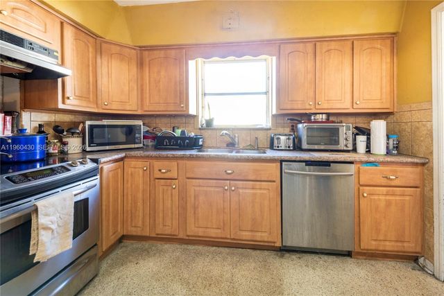 600 SW 11th Ave, Hallandale Beach, FL 33009