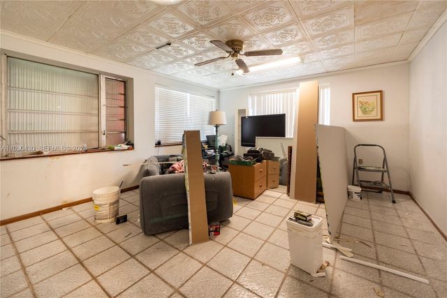 600 SW 11th Ave, Hallandale Beach, FL 33009