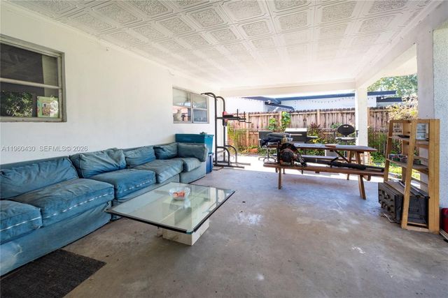 600 SW 11th Ave, Hallandale Beach, FL 33009