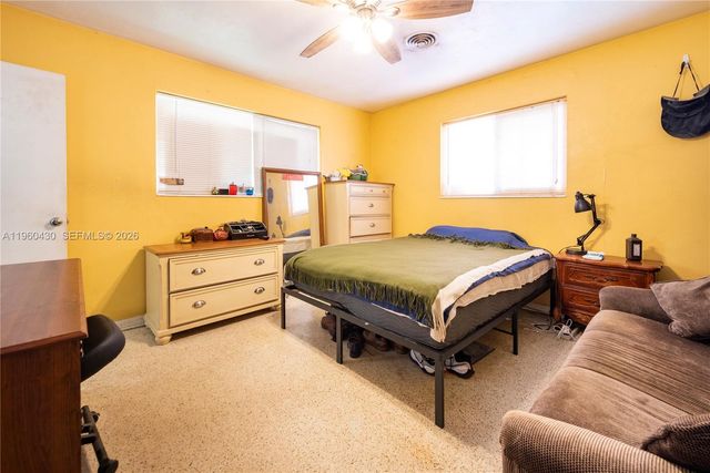 600 SW 11th Ave, Hallandale Beach, FL 33009