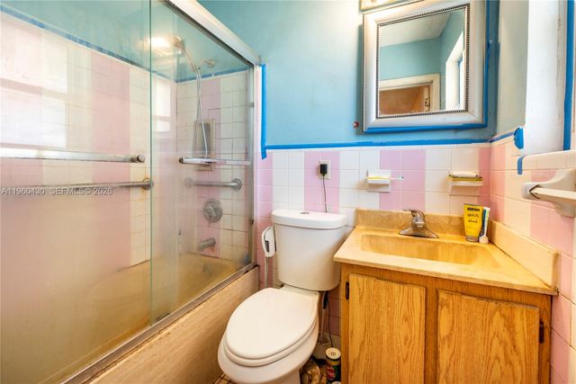 600 SW 11th Ave, Hallandale Beach, FL 33009