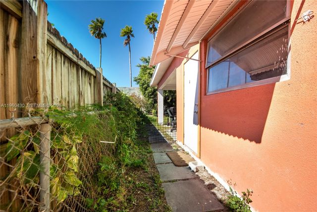 600 SW 11th Ave, Hallandale Beach, FL 33009