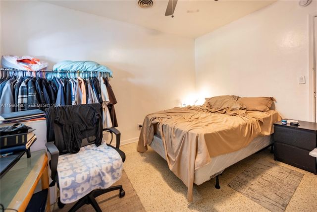 600 SW 11th Ave, Hallandale Beach, FL 33009