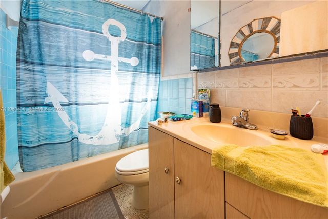 600 SW 11th Ave, Hallandale Beach, FL 33009