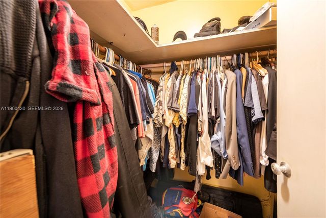 600 SW 11th Ave, Hallandale Beach, FL 33009