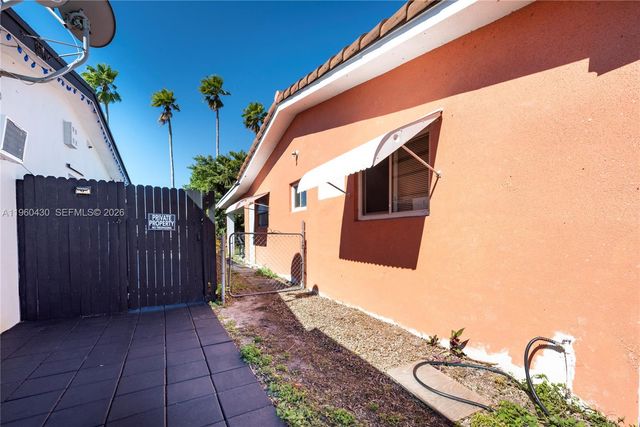 600 SW 11th Ave, Hallandale Beach, FL 33009