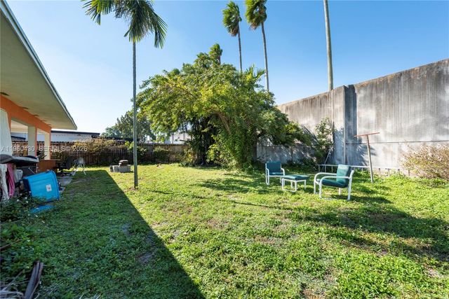 600 SW 11th Ave, Hallandale Beach, FL 33009